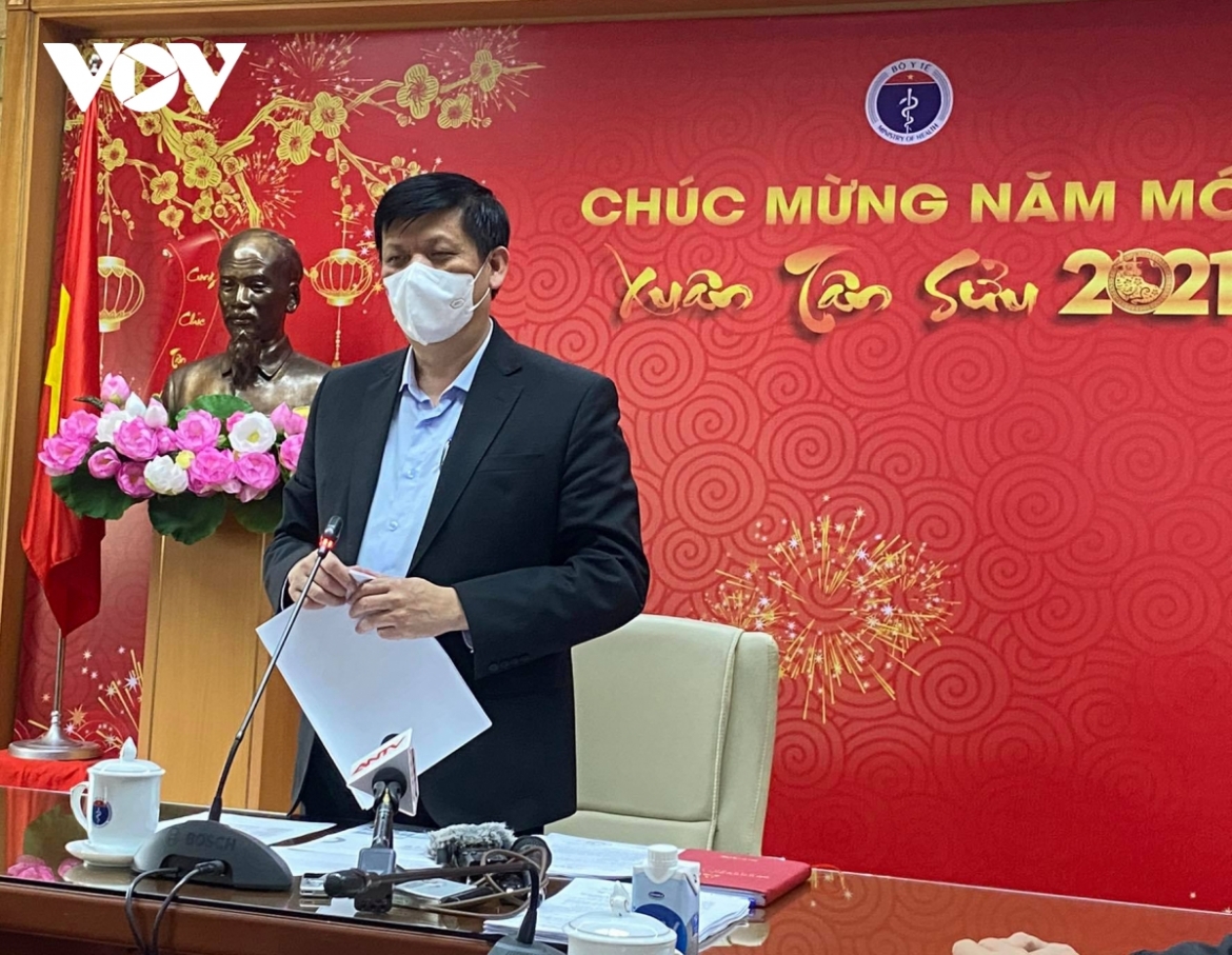 Health Minister Nguyen Thanh Long chairs the meeting
