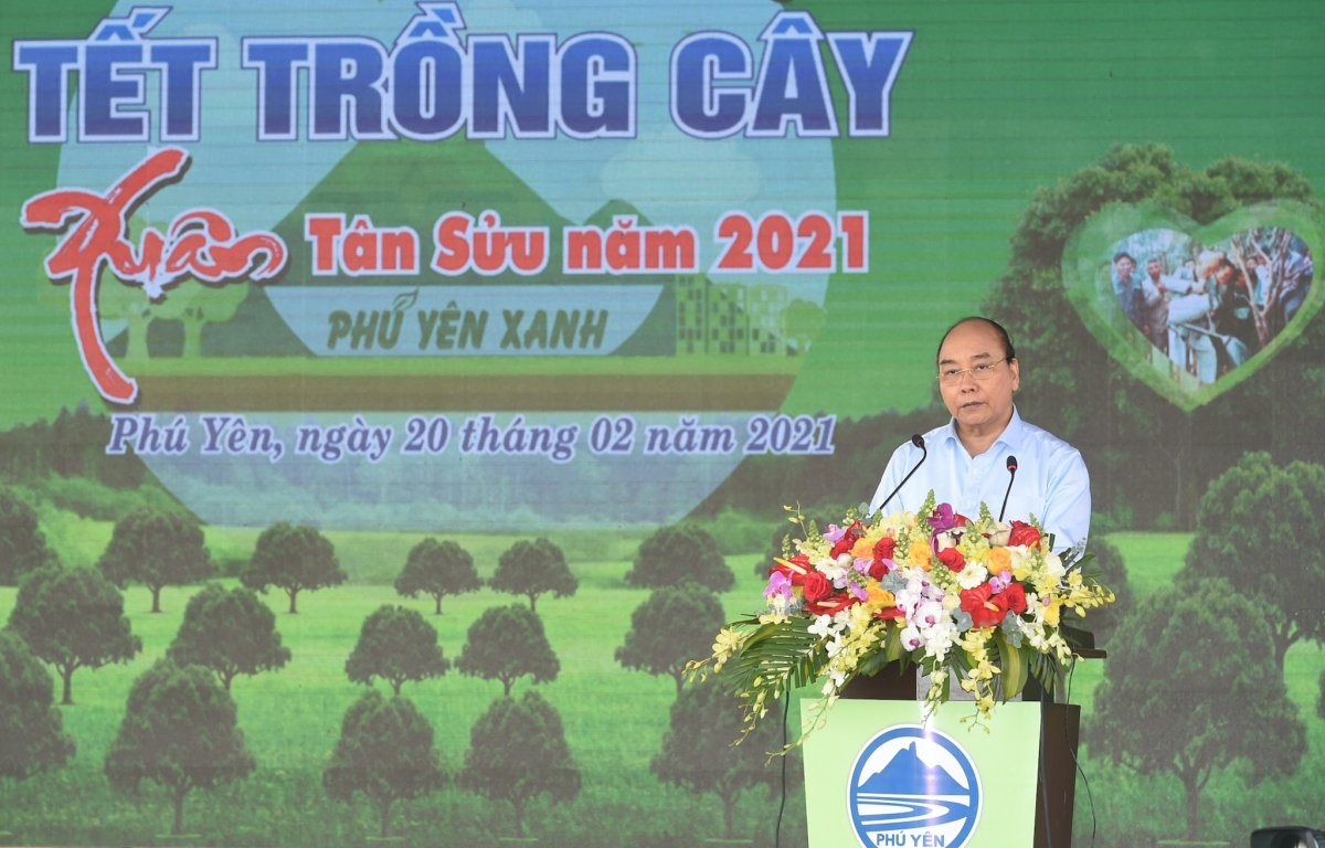 Prime Minister Nguyen Xuan Phuc speaks at the launch of a tree-planting festival in the south-central province of Phu Yen