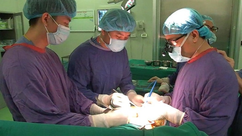 Doctors perform an organ transplant at Vietnam-Germany Friendship Hospital. (Illustrative image)