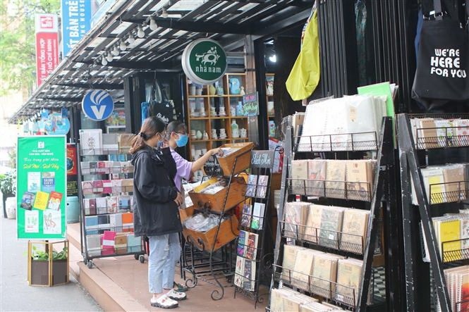 Visitors to a bookstore on Nguyen Van Binh street in District 1 of HCM City