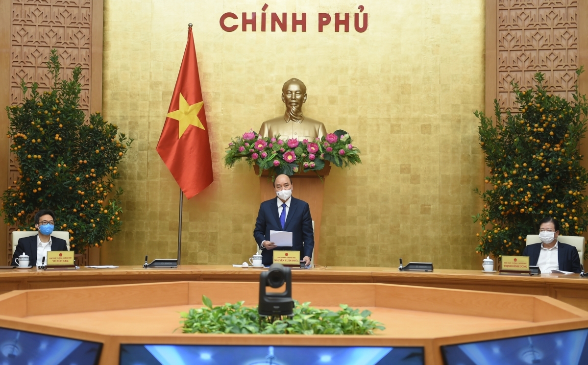PM Nguyen Xuan Phuc meets online with leaders of 26 cities and provinces om COVID-19 prevention measures. (Photo: VGP)