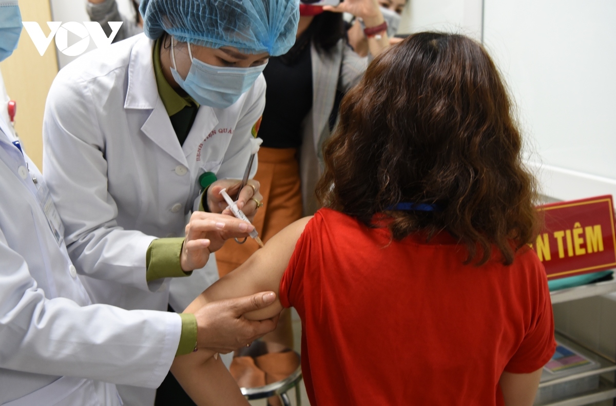 A volunteer receives a dose of Nano Covax vaccine