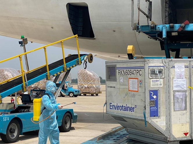 The vaccine has been developed by British-Swedish company AstraZeneca following collaboration with Oxford University. In addition, the doses are being imported into the country by Vietnam Vaccine JSC (VNVC).