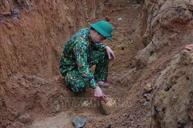 The 227-kg bomb left from the war time is found nearly 2m under the ground