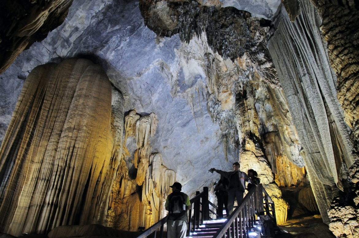 Thien Cung Cave is widely considered to be one of the most scenic caves located throughout Ha Long Bay. Whilst the atmosphere is always cool, it serves as an ideal place during the summer. (Photo: Lonely Planet)