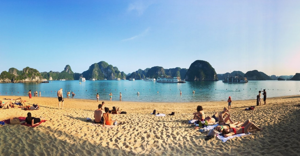 Ti Top island is a familiar spot for visitors, with tourists having the chance to enjoy the spectacular beautiful views of Halong Bay from the top of Ti Top island. (Photo: Tripadvisor)