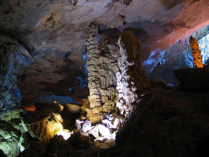 Dau Go cave covers a total area of 5,000 square metres and is among the most incredible caves throughout Ha Long Bay, according to readers of Tripadvisor. (Photo: Viettravel)