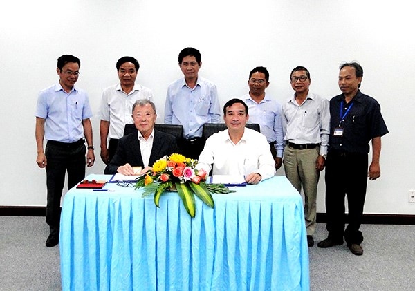 At the hand over ceremony (Photo: doanhnghiepvn.vn)