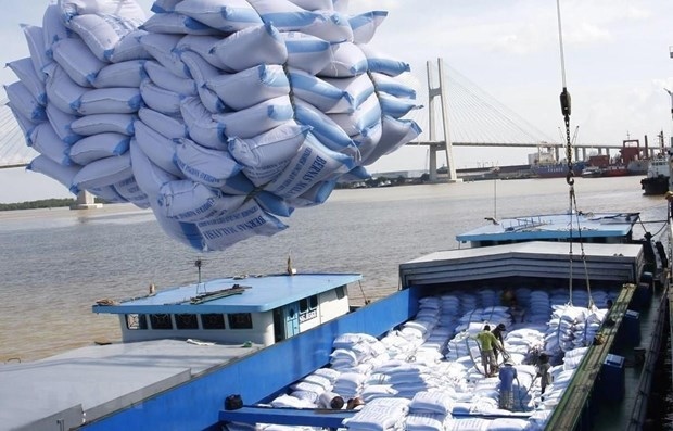 Loading rice for export at Sai Gon port (Photo: VNA)