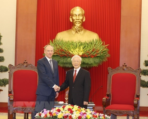 Party General Secretary and State President Nguyen Phu Trong shakes hands with Secretary of the Security Council of Russian Federation Nikolai Patrushev during their meeting (Photo: VNA)