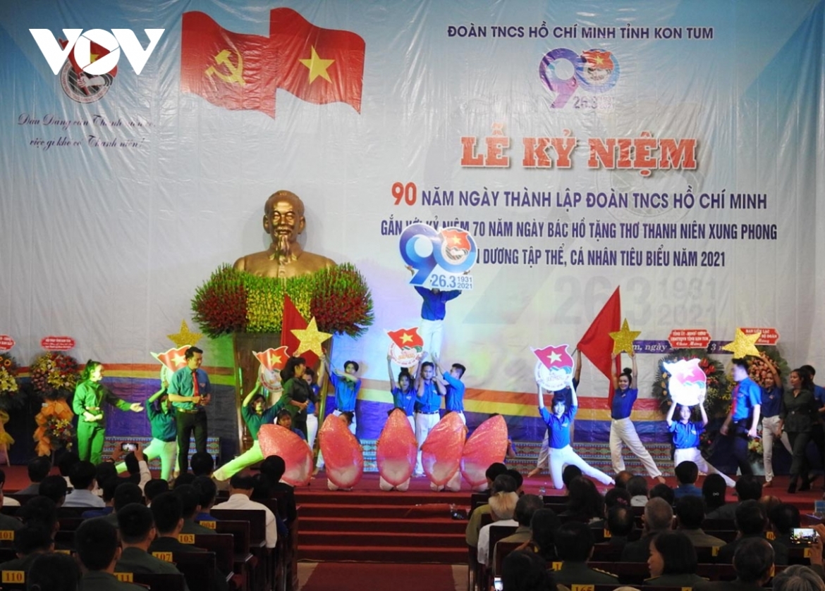 Hosting a music gala, Kon Tum province’s Youth Union honours various individuals and organisations for their contributions to local socio-economic development.