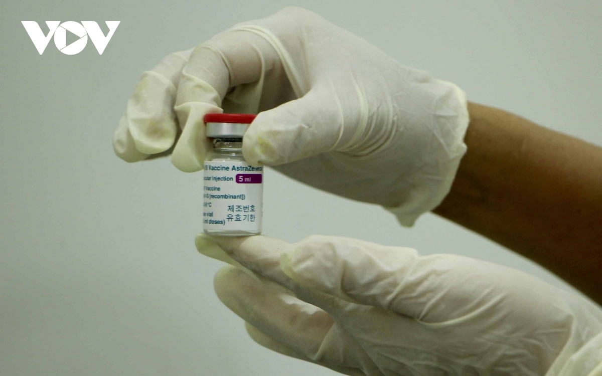 On the same day as Hanoi, an initial 61 doses of the COVID-19 vaccine out of a total of 1,900 doses are injected to locals in the Central Highland province of Gia Lai.