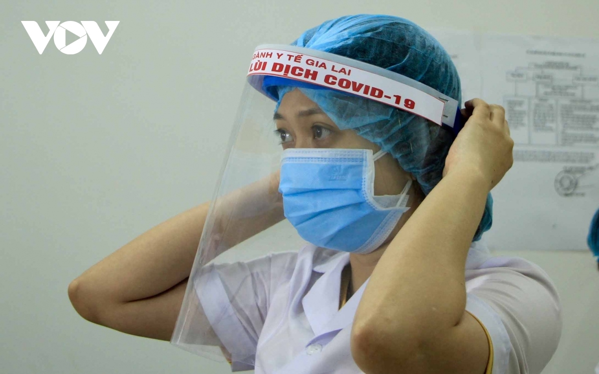 Doctors, nurses, and medical workers operating at a field hospital in Gia Lai province become the first people to receive the COVID-19 vaccine produced by AstraZeneca.