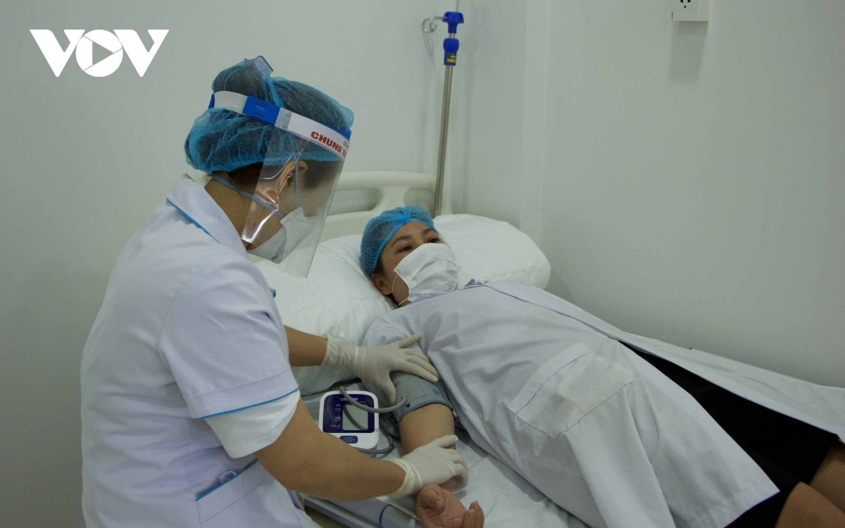Medical workers have their health checked before being jabbed.