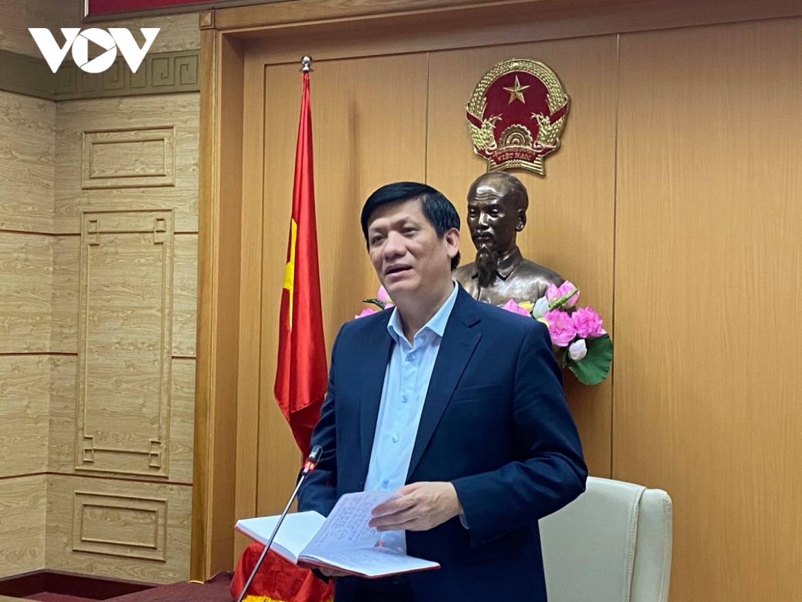 Health Minister Nguyen Thanh Long speaks at a virtual conference held on April 16 with 63 provinces and cities regarding COVID-19 prevention and control