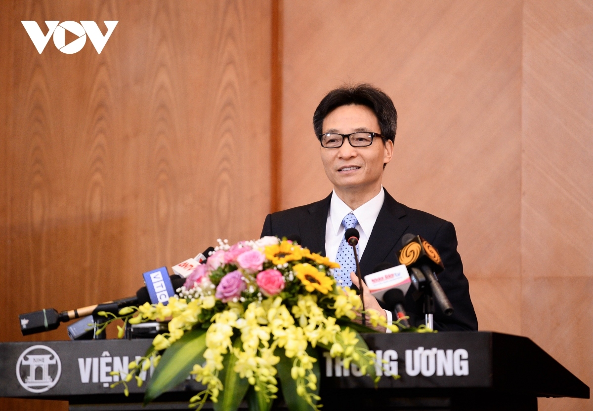 Deputy Prime Minister Vu Duc Dam speaks at the ceremony to receive the first 811,200 doses of the AstraZeneca coronavirus vaccine sponsored by COVAX.