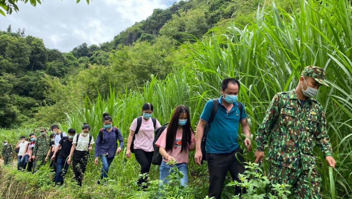 People seeking to illegally enter Vietnam through open crossings or trails along the border are said to pose a high risk of a new coronavirus outbreak in Vietnam.