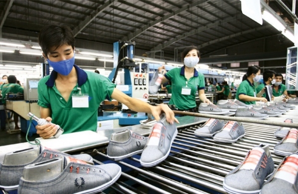 Shoes are among export items making a considerable contribution to Vietnam's economic performcnce. (Photo: VIR)