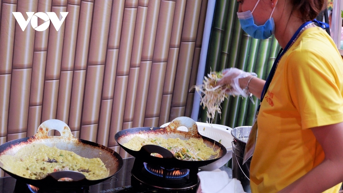 Pancakes are a specialty of the southwestern region of Bay Nui.