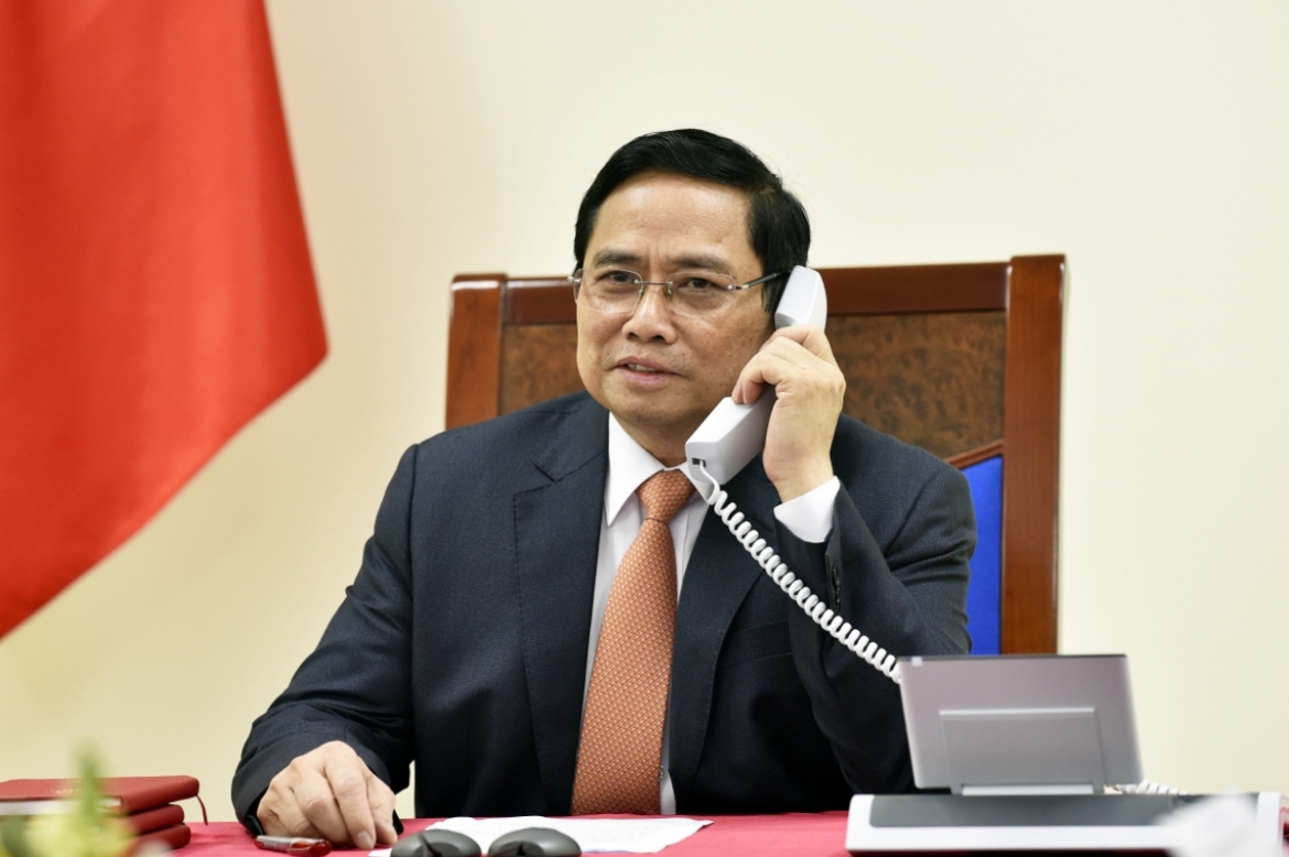 PM Pham Minh Chinh holds phone talks with Singaporean PM Lee Hsien Loong