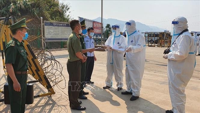 Vietnam has handed over 20 Chinese citizens illegally entering the country to the Chinese side in late April 2021. (Photo: VNA)