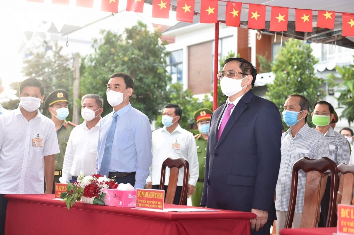 On the morning of May 23, Prime Minister Pham Minh Chinh casts his ballot at polling station No. 18, Cai Khe ward, Ninh Kieu district, Can Tho city.