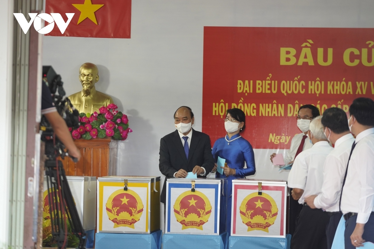 President Nguyen Xuan Phuc and his wife exercise the right to vote in Cu Chi Town, HCM City
 