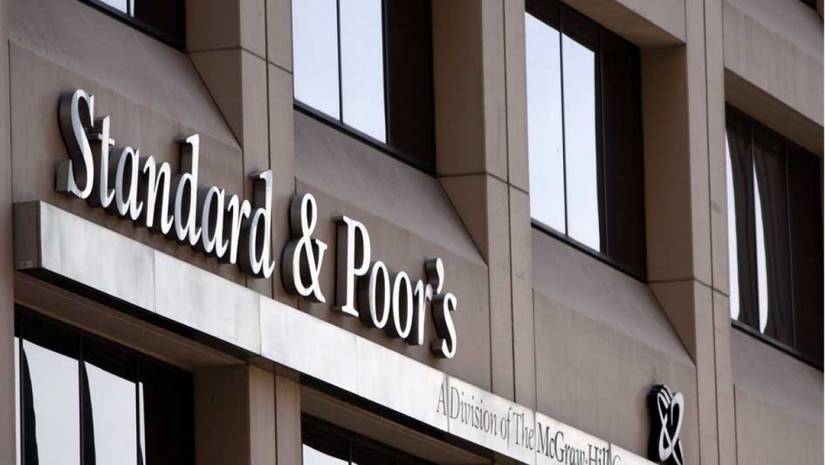 S&amp;P Global Ratings raises Vietnam’s outlook to positive