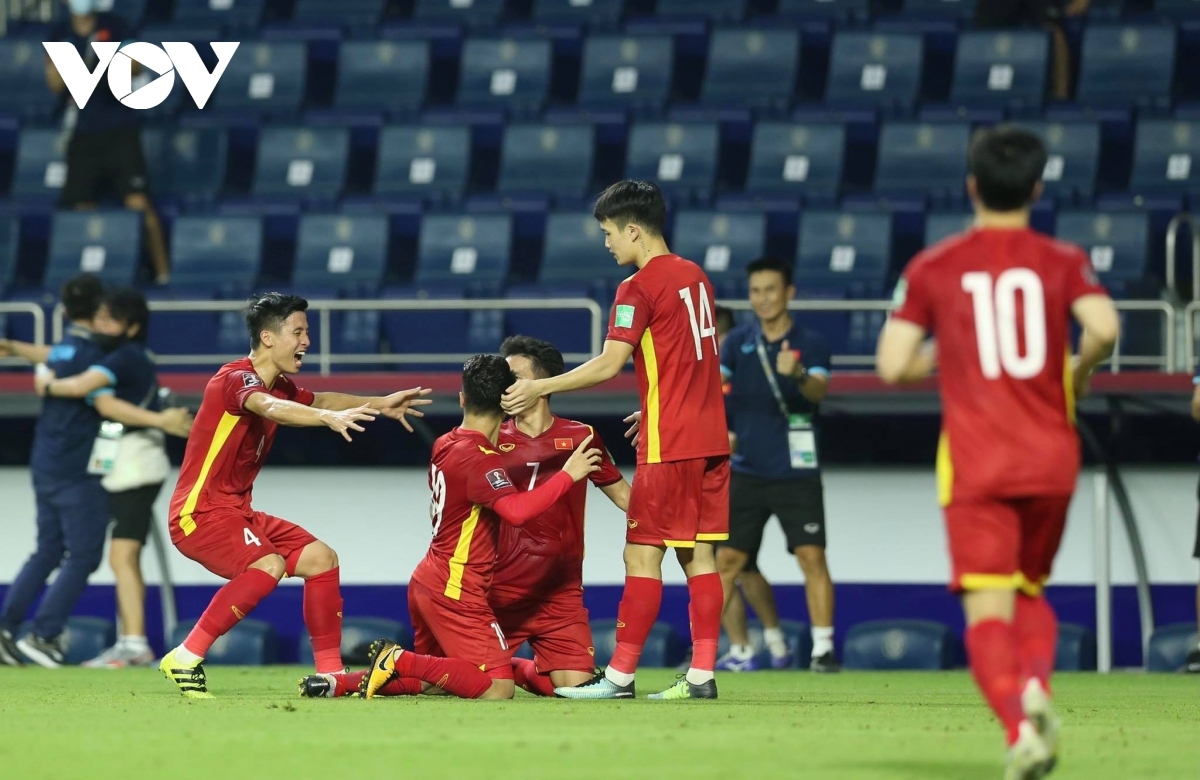 Vietnam continue to lead Group G with 14 points after six matches played. The hosts the UAE are in second with 12 points after defeating Malaysia 4-0 and Thailand 3-1. Thailand, Malaysia, and Indonesia are placed third, fourth, and fifth, respectively.