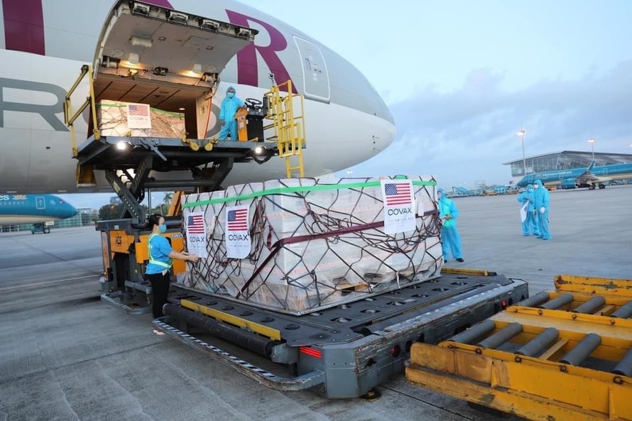 The US shipment of 2 million doses of the Moderna COVID-19 vaccine has arrived in Hanoi. (Photo: USAID)