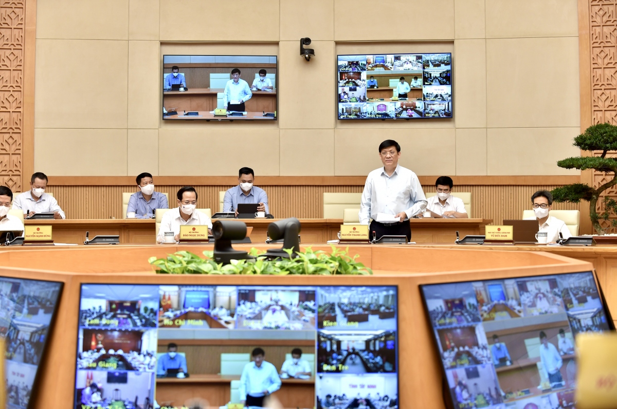 Health Minister Nguyen Thanh Long speaks at the online meeting on July 15. (Photo: VGP)