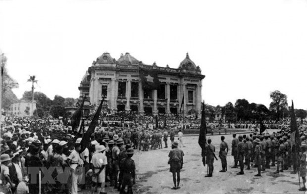 A meeting to celebrate the success of the August Revolution in front of the Hanoi Opera House in 1945. (Photo: File photo/VNA)