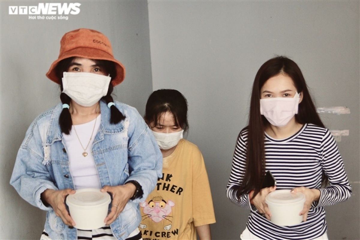 Tokoung To Noynoy (R) from Laos says that she hasn’t been able to go home for the past two years due to COVID-19 fears.