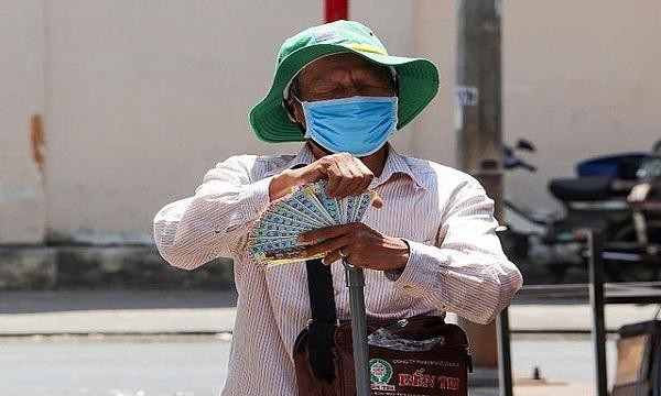 Informal workers impacted by the COVID-19 pandemic, including lottery ticket sellers, also receive financial aid from the second COVID-19 support package.