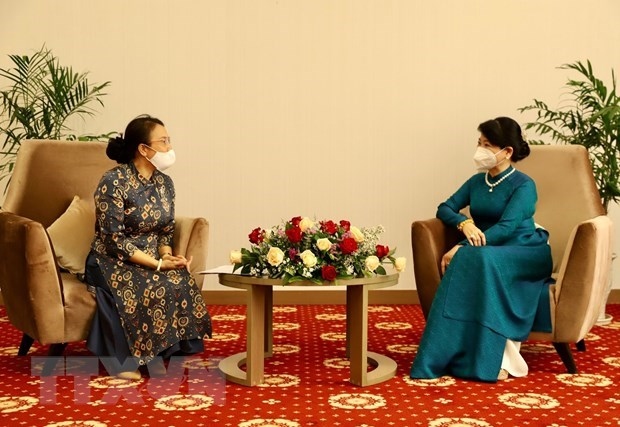 Tran Nguyen Thu (R), spouse of President Nguyen Xuan Phuc, at the meeting
