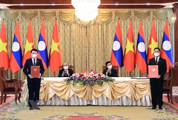At the signing ceremony of a cooperation agreement between Bac Giang and Xaysomboun provinces for 2021 – 2025 (Photo: VNA)