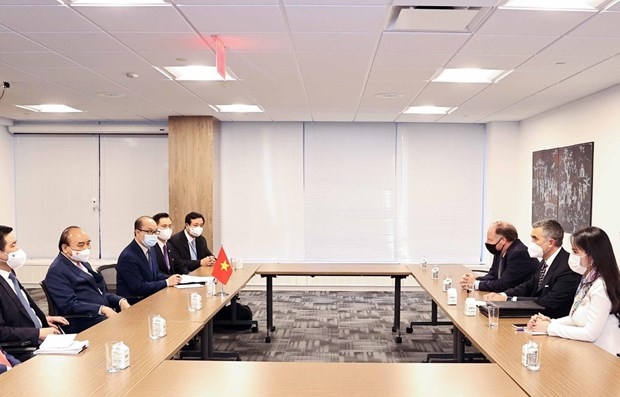 President Nguyen Xuan Phuc (second, left) receives leaders of the US enterprises. (Photo: VNA)