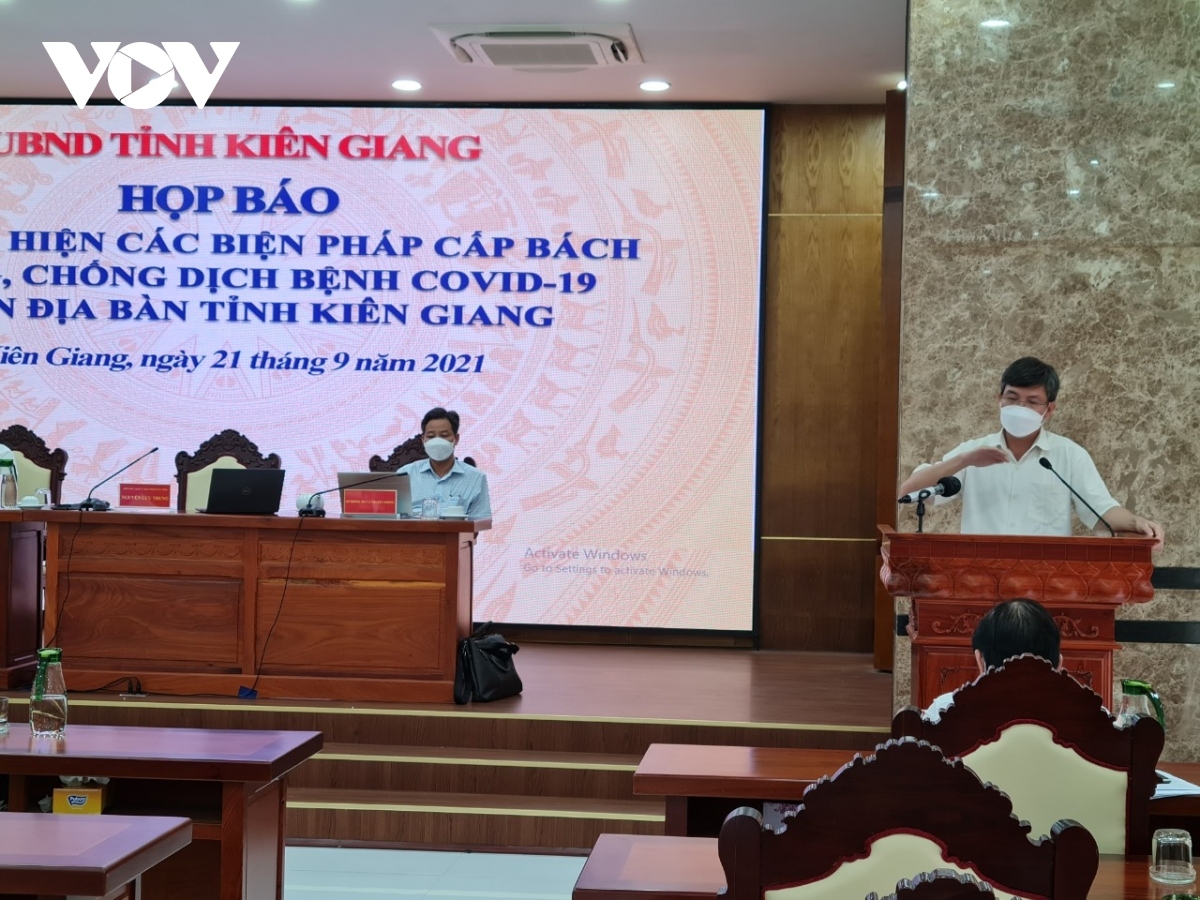 Nguyen Luu Trung, vice chairman of Kien Giang province’s administration, speaks at a press conference on September 21.