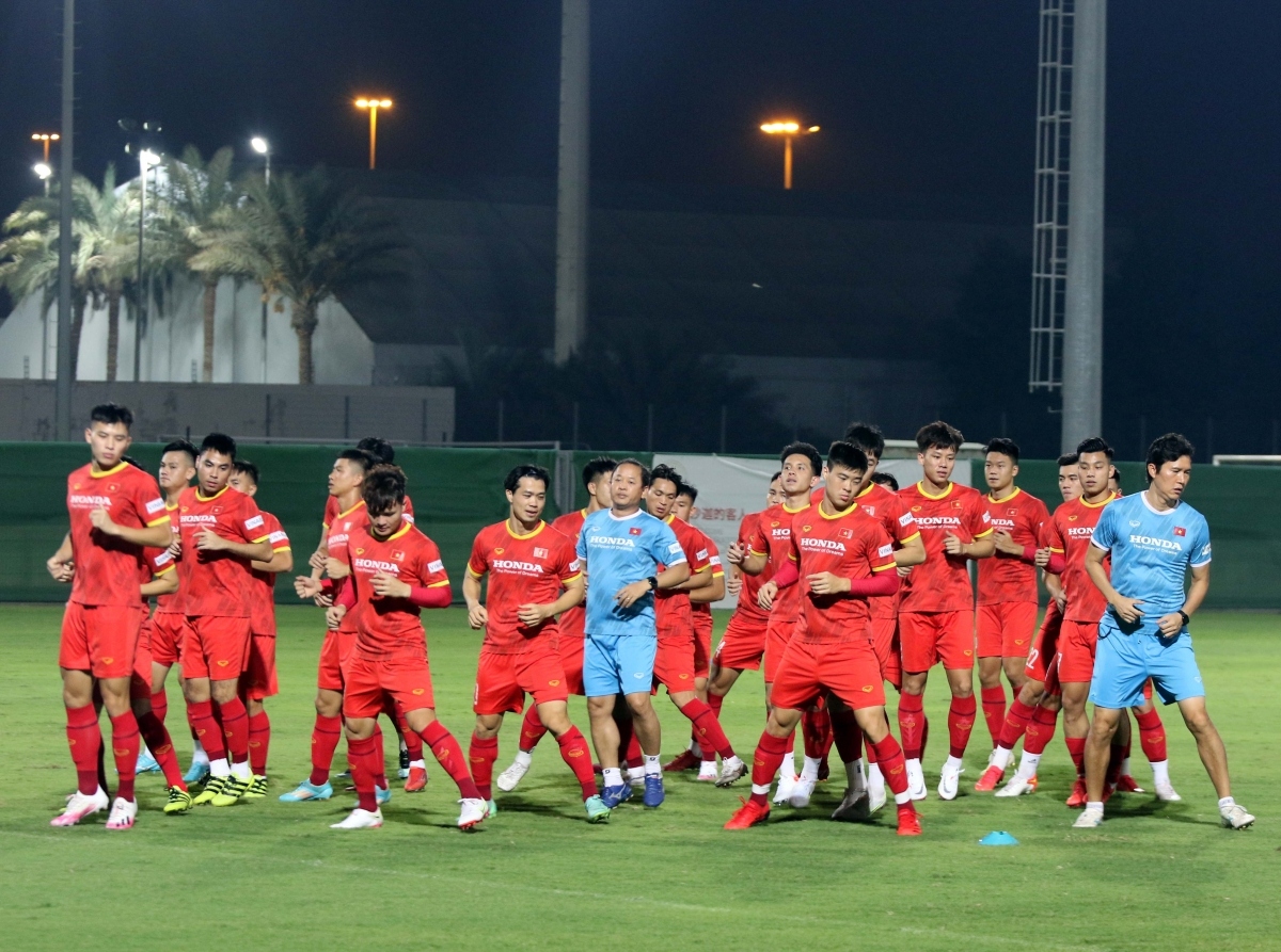 The national team undertake some light exercise in the first few minutes of the practice.