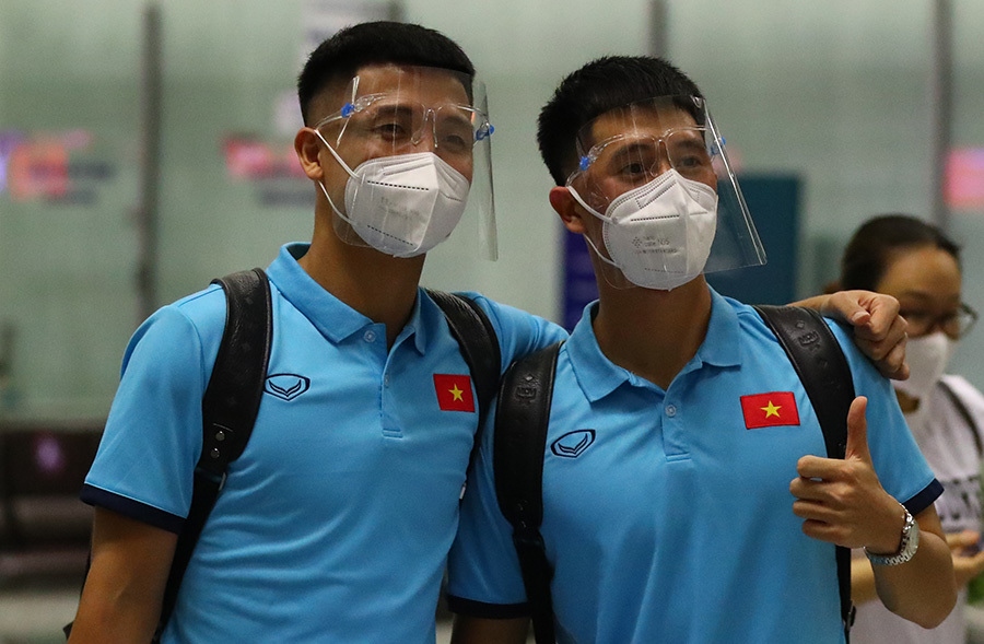 Football stars Tien Dung and Dinh Trong (L-R) are familiar faces in the national squad.