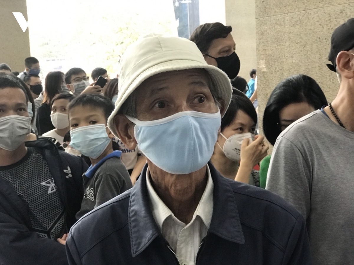 Ngo Minh Dat, another Hanoian, reveals that the new type of public transport is really convenient.