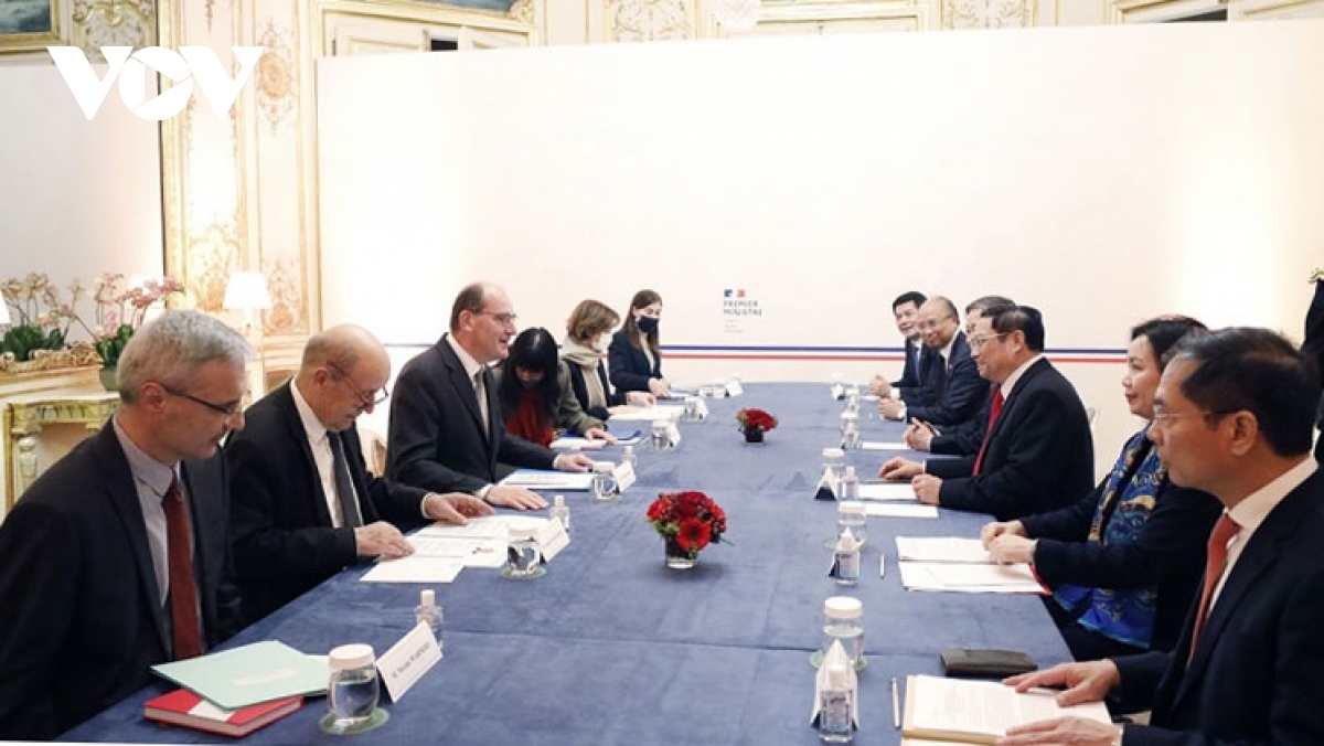 PM Pham Minh Chinh holds talks with his French counterpart Jean Castex.