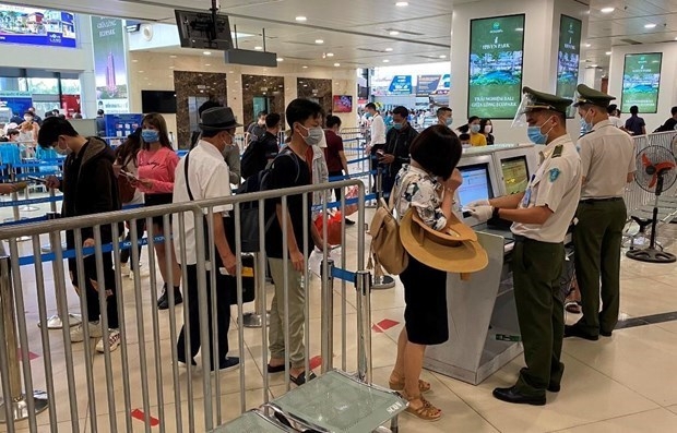 Noi Bai has maintained COVID-19 prevention and control measures to ensure absolute safety for passengers and its staff.