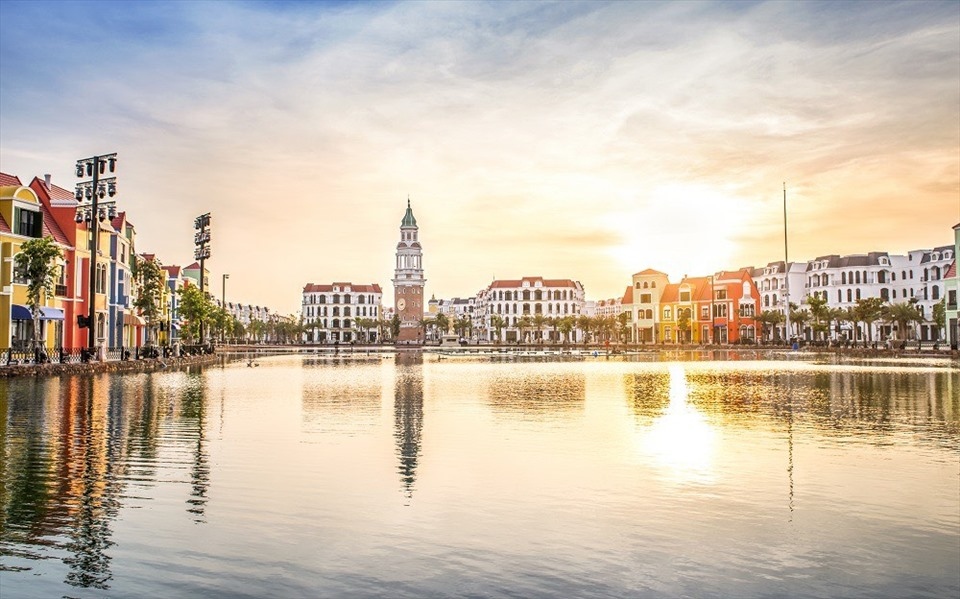 The “sleepless entertainment city” known as Grand World Phu Quoc is a popular suggestion for tourists to discover in the island city.