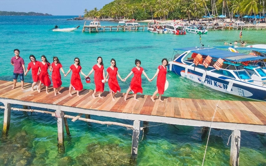 May Rut Island is a site that leaves tourists fascinated due to its array of pristine beauty.