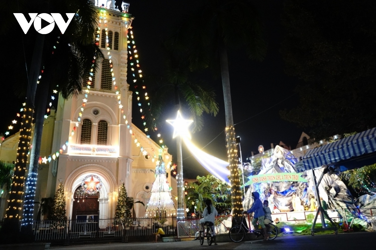 The facade of Cho Quan Church in Ward 2 of District 5 in the southern city has been decorated with a Christmas tree and a nativity scene.