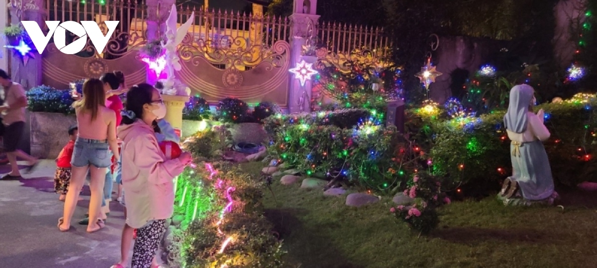 Binh Thai Church in Ward 6 of District 8 is fully decorated with an array of festive lights and symbols.