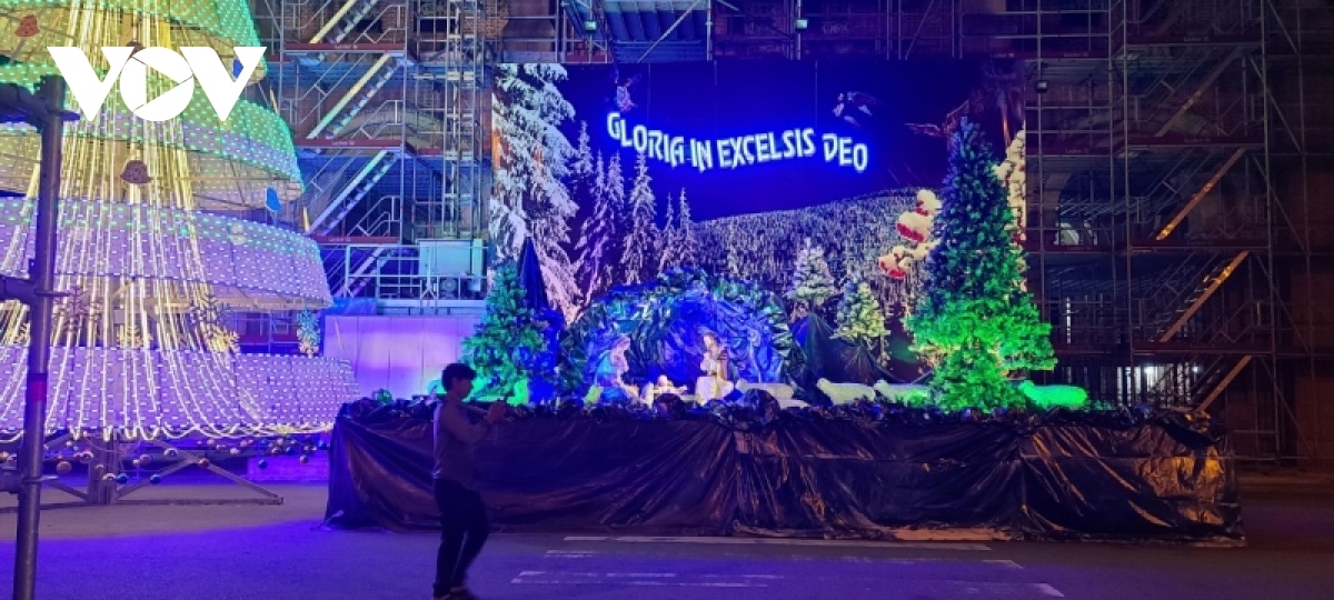 Notra-Dame Cathedral is one of Ho Chi Minh City’s most iconic landmarks in its downtown area, although the site will not welcome any visitors on Christmas. Instead, Mass will be celebrated behind closed doors at half of its maximum capacity and will only allow parishioners to attend.