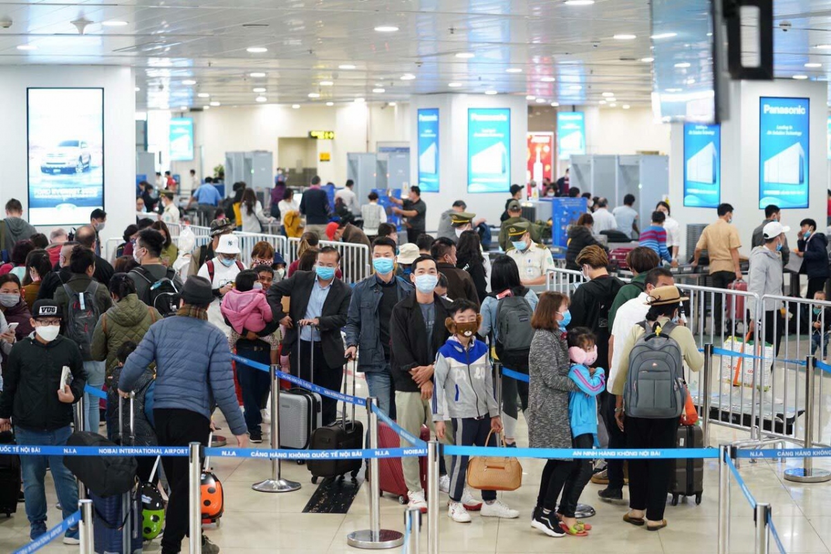 Passengers arriving in Hanoi from overseas are no longer required to stay at concentrated quarantine facilities.