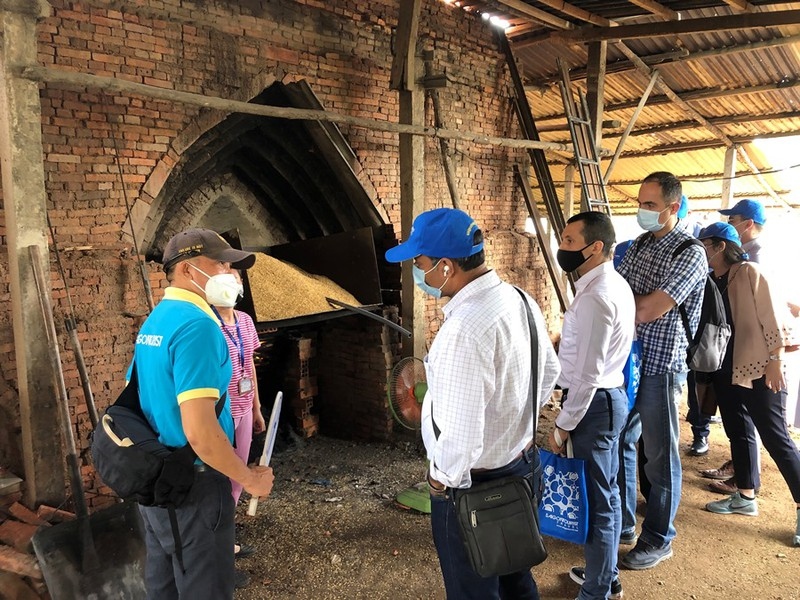 Foreign cultural officers and reporters visit Ben Tre province as part of MICE tour operated by Saigontourist (Photo: plo.vn)